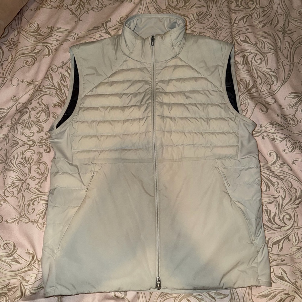 Lululemon Men's White Puffer Vest. Very light, size Medium. Condition flawless.